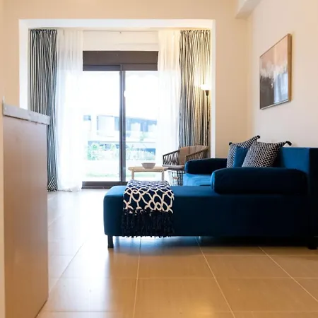 Harry Sea Side Family Apartment, *