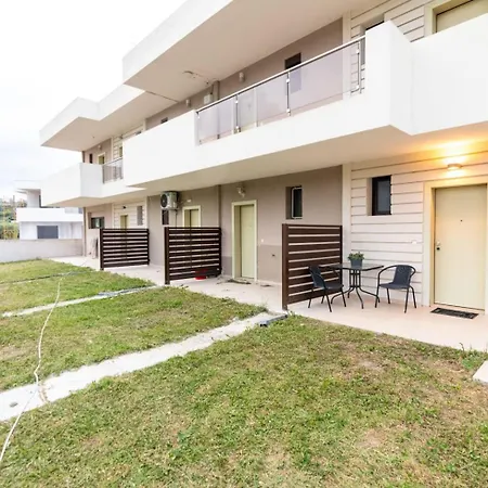 Harry Sea Side Family Apartment, *