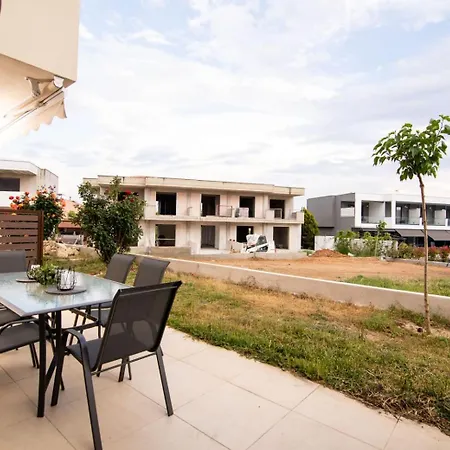 Harry Sea Side Family Apartment, *